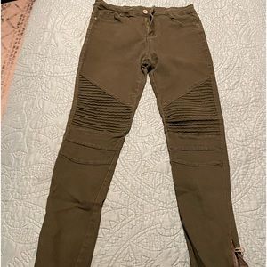 Army green pants, ankle zipper